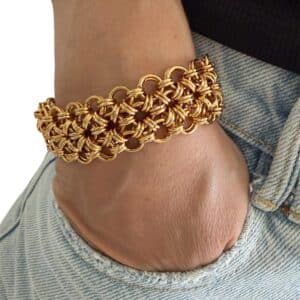 Bracelet manchette composé de chaines XXL en acier inoxydable de couleur dorée - Bijou en acier inoxydable 