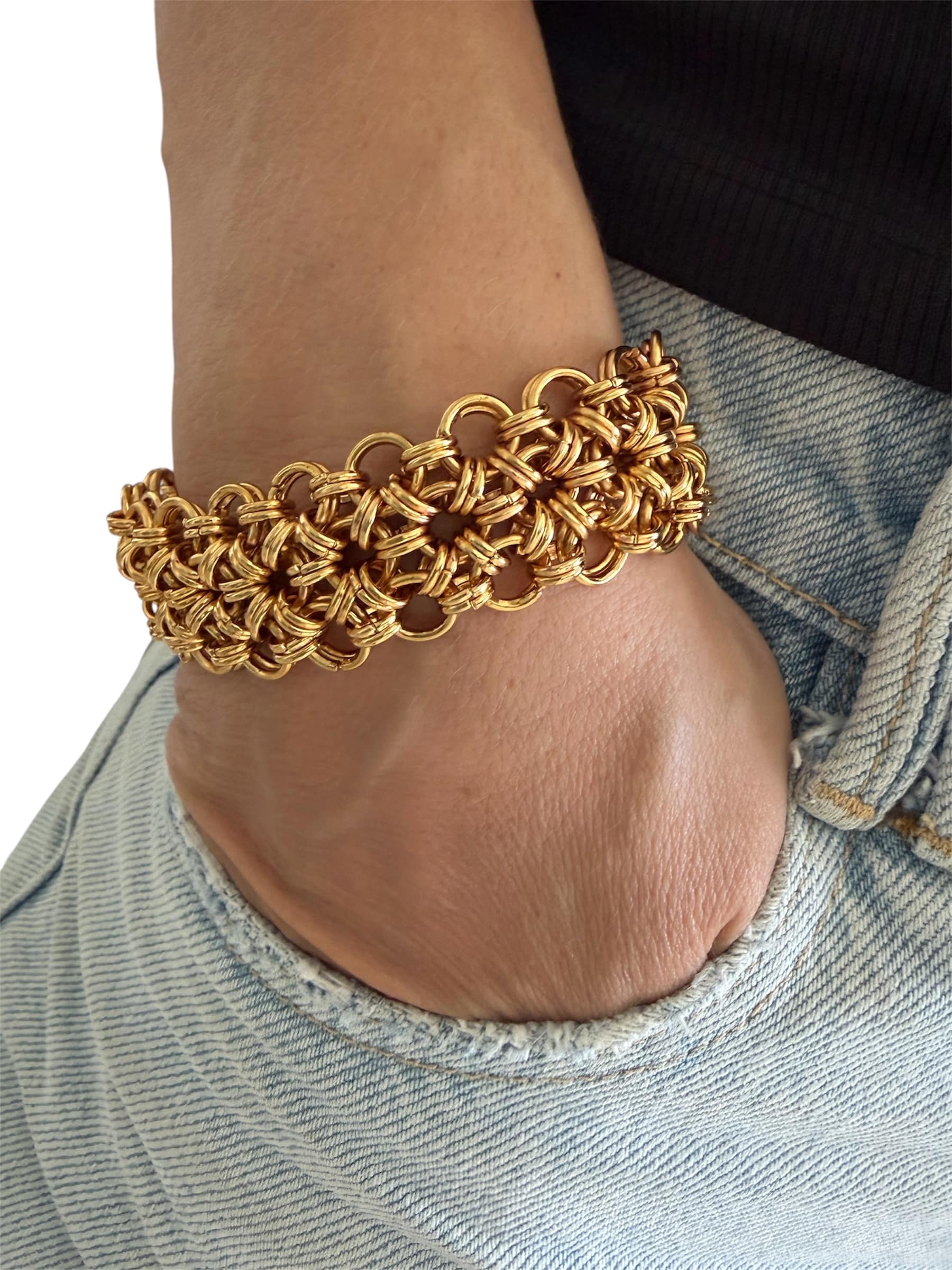 Bracelet manchette composé de chaines XXL en acier inoxydable de couleur dorée - Bijou en acier inoxydable