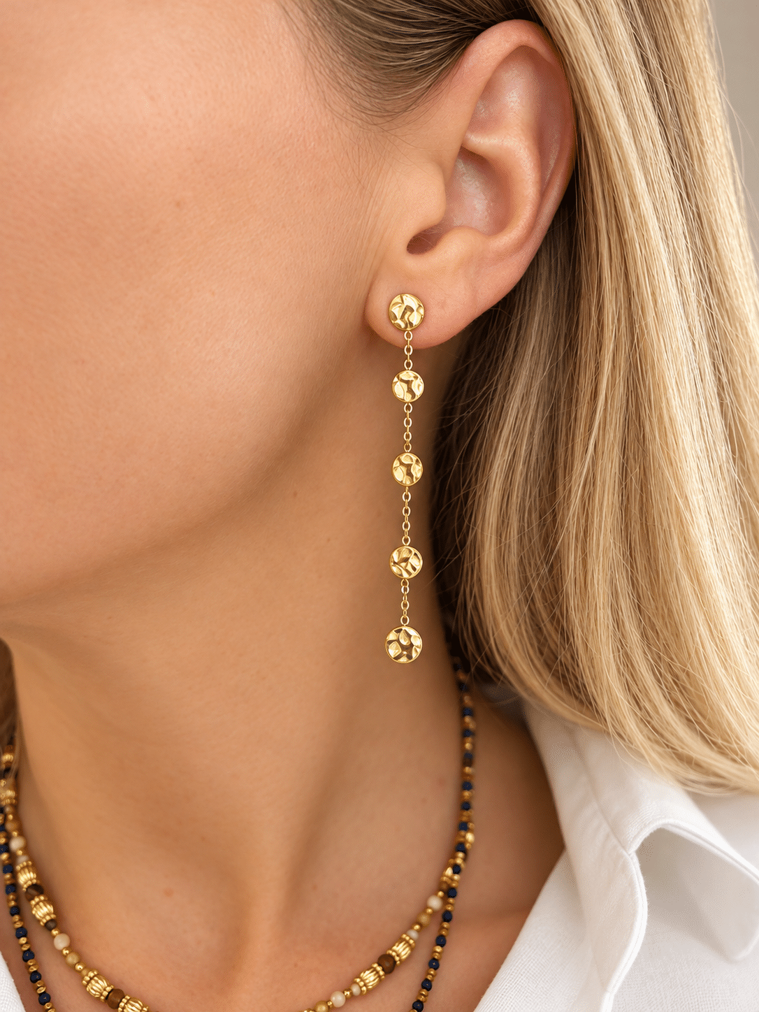 Boucles d'oreilles pendantes MARNIE - Doré – Image 2