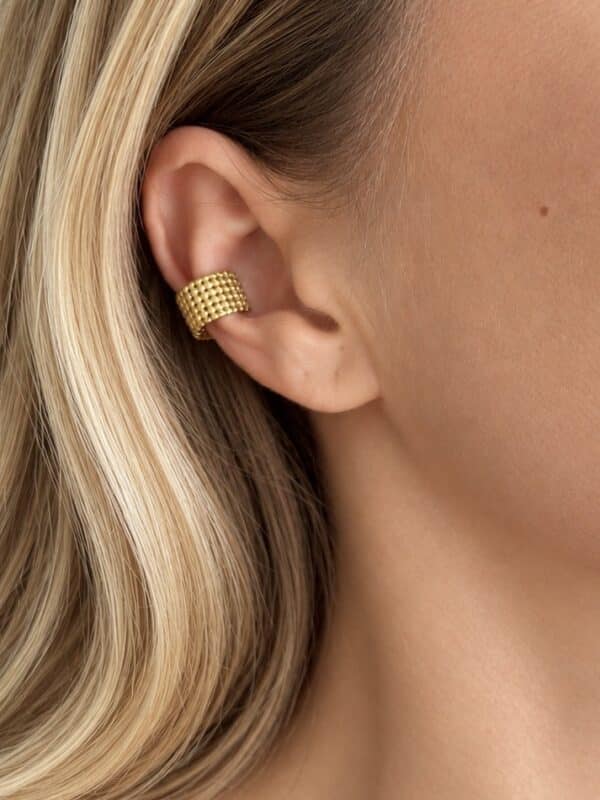 Bague d'oreille en acier inoxydable doré - Ear cuff waterproof La boutique de Cha Ce bijou en acier inoxydable habille votre oreille sans que cette dernière ne soir percée. 