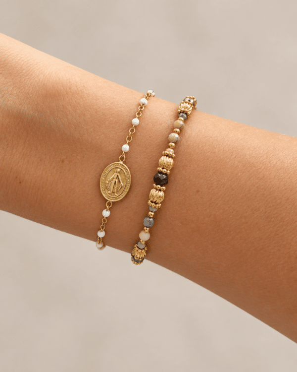 Bracelet en acier inoxydable avec madone et billes de résines colorées - Bijou en acier inoxydable la Boutique de Cha