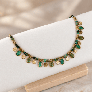 Collier à pampilles en acier inoxydable et pierres vertes