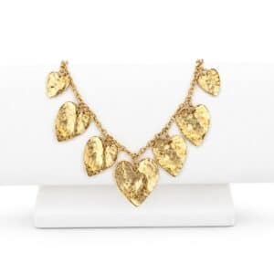 Joli bijou en acier inoxydable, collier composé d’une de taille moyenne ainsi que d’une multitude de pendentifs, pampilles en forme de coeur