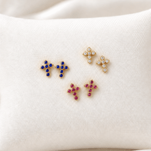 Puces d'oreilles MINI CROIX COLORÉES - Bijou en acier inoxydable La boutique de Cha